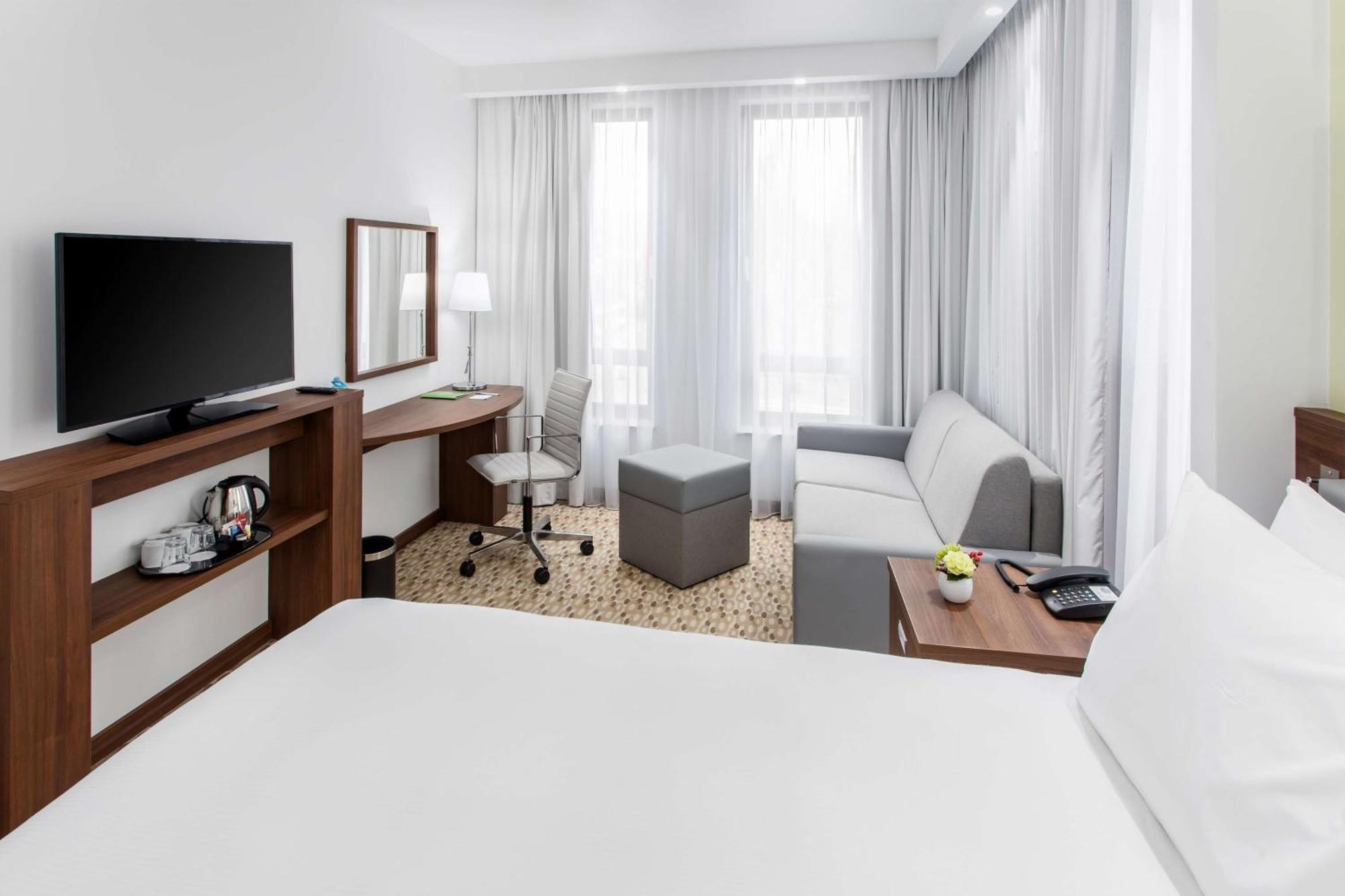 Chambre Lit Queen-Size avec Canapé-Lit