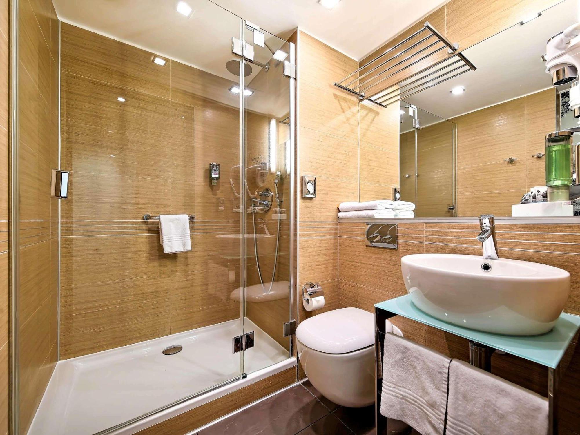 Standaard Kamer met Queensize Bed en Extra Kinderbedje